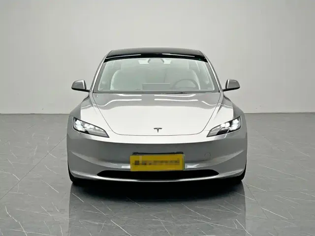 Tesla Model 3 — Фото автомобиля 2