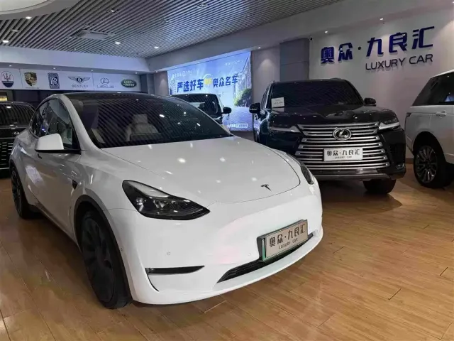 Фотография автомобиля — Tesla Model Y