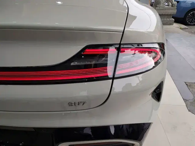 Xiaomi SU7 — Фото автомобиля 7