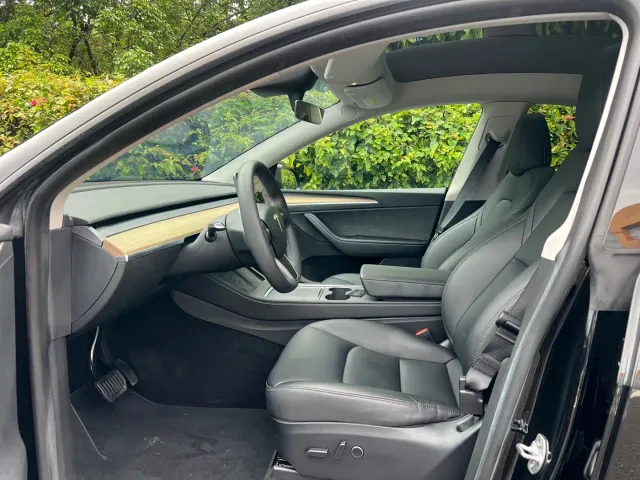 Tesla Model Y — Фото автомобиля 11
