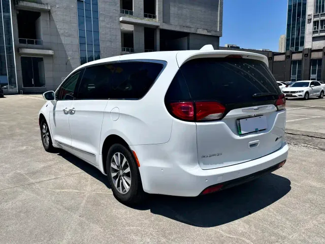 Chrysler Grand Caravan PHEV — Фото автомобиля 7