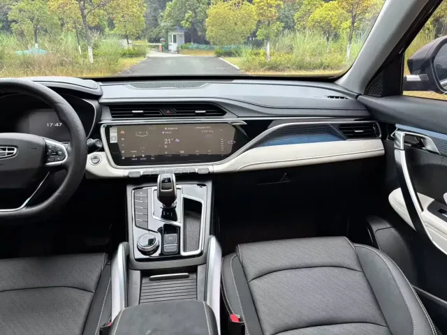 Geely Boyue — Фото автомобиля 12