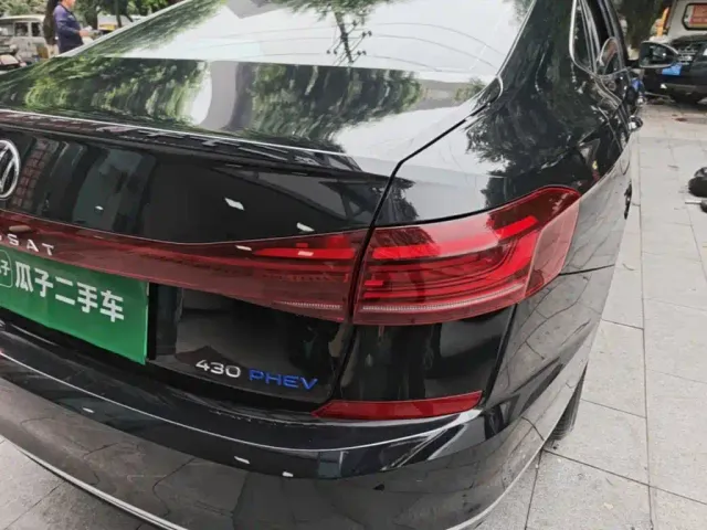 Volkswagen Passat — Фото автомобиля 7