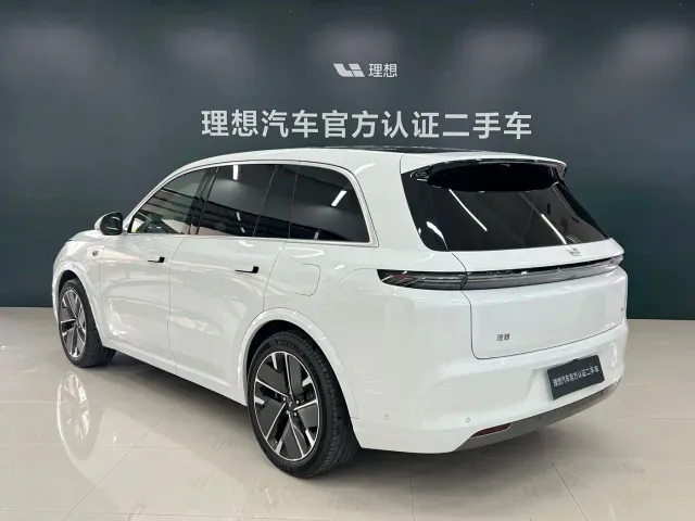Li Auto L8 — Фото автомобиля 8