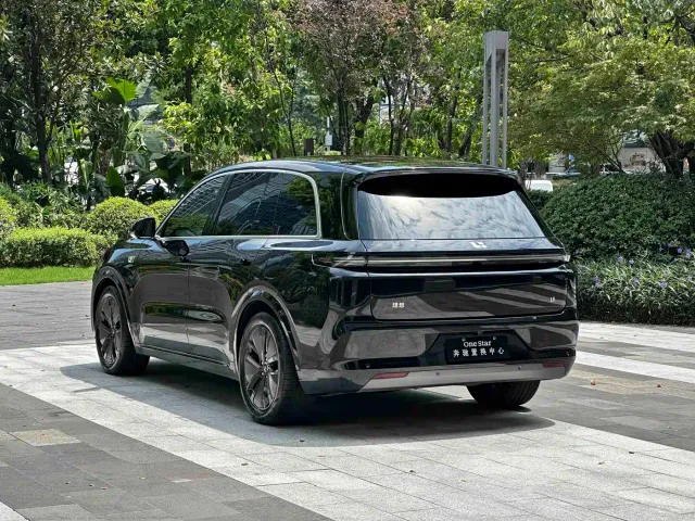 Li Auto L8 — Фото автомобиля 7