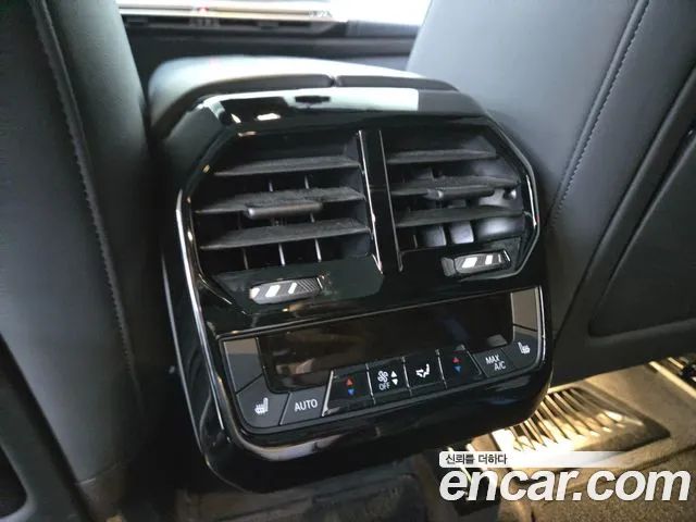 BMW iX — Фото автомобиля 17