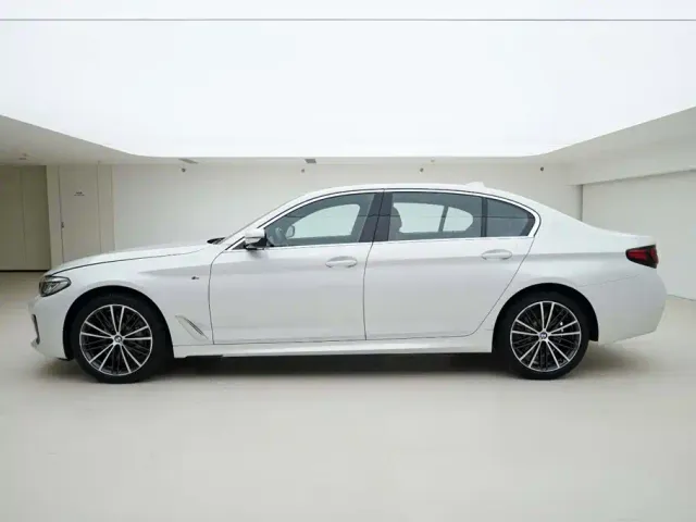 BMW 5 Series — Фото автомобиля 3