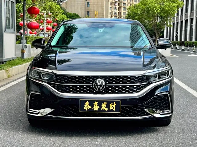 Volkswagen Passat — Фото автомобиля 4