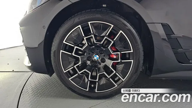 BMW i4 — Фото автомобиля 3