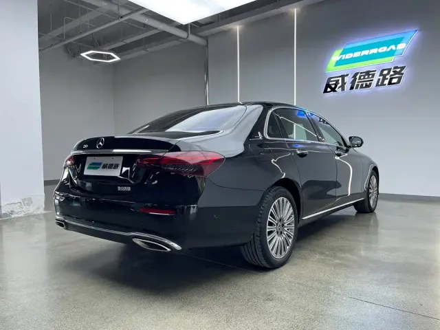 Mercedes-Benz E-Class — Фото автомобиля 8
