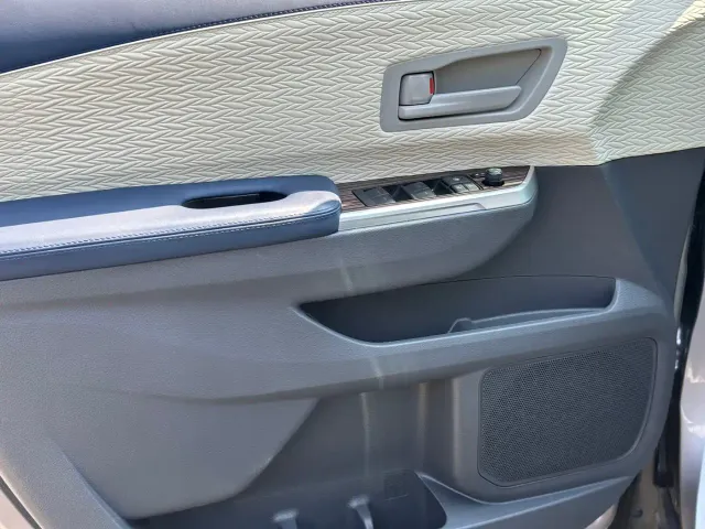 Toyota Sienna — Фото автомобиля 12