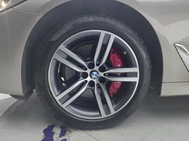 BMW 5 Series — Фото автомобиля 6