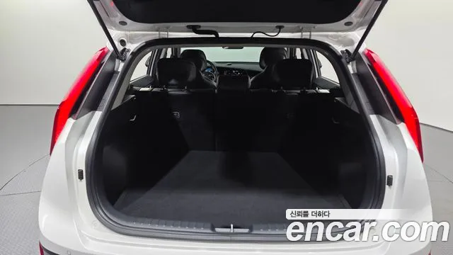 Kia Niro — Фото автомобиля 22
