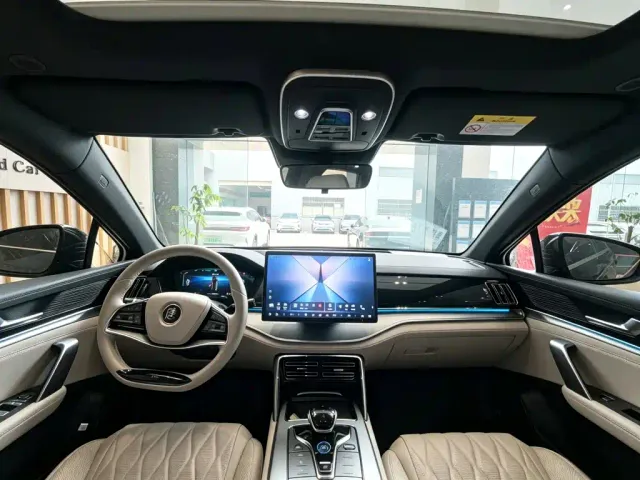 BYD Tang — Фото автомобиля 9