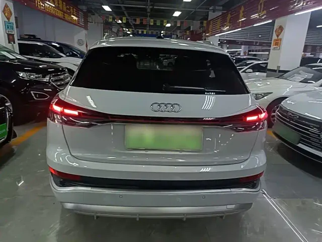 Audi Q4 e-tron — Фото автомобиля 5