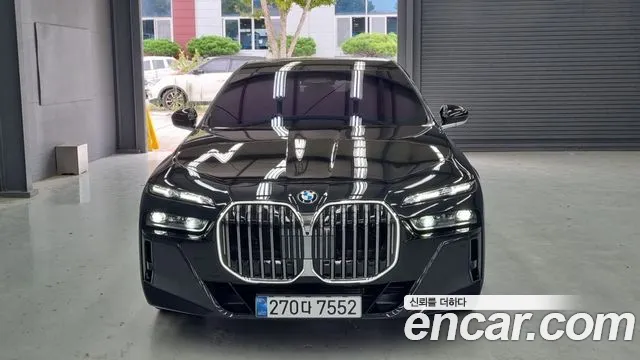 Фотография автомобиля — BMW 7 Series G70