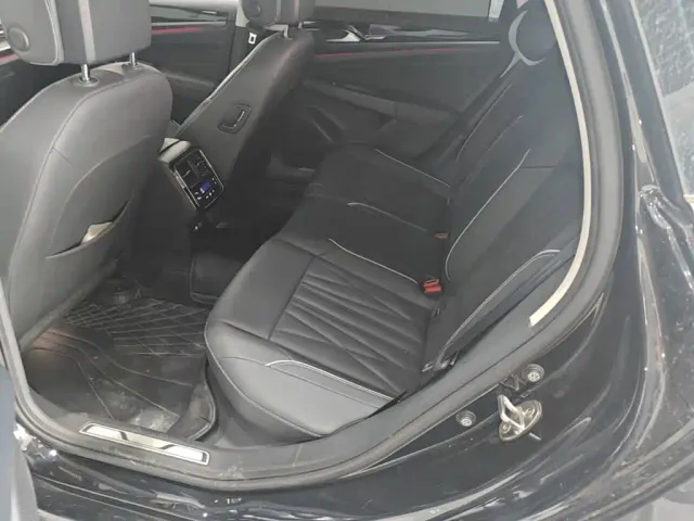 Volkswagen Passat — Фото автомобиля 16