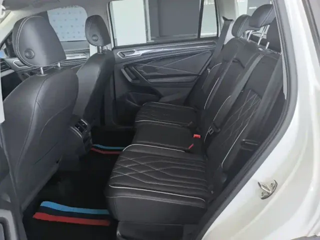 Volkswagen Tiguan L — Фото автомобиля 16