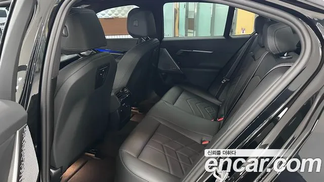 BMW 5 Series G60 — Фото автомобиля 11