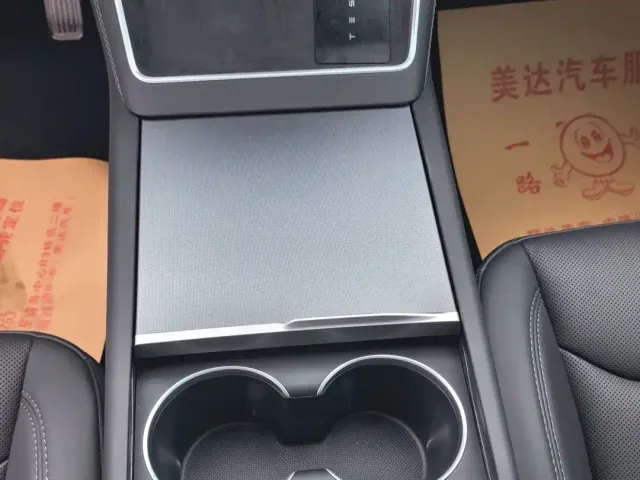 Tesla Model Y — Фото автомобиля 14