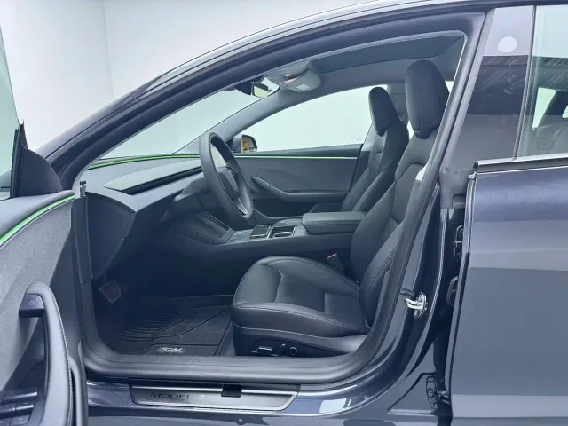 Tesla Model 3 — Фото автомобиля 7