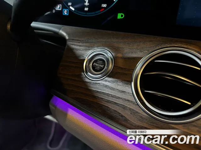 Mercedes-Benz E-Class — Фото автомобиля 11