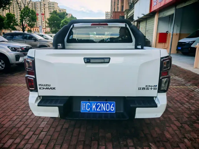 Isuzu D-MAX — Фото автомобиля 5