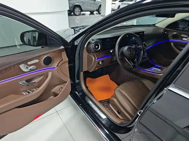 Mercedes-Benz E-Class — Фото автомобиля 15
