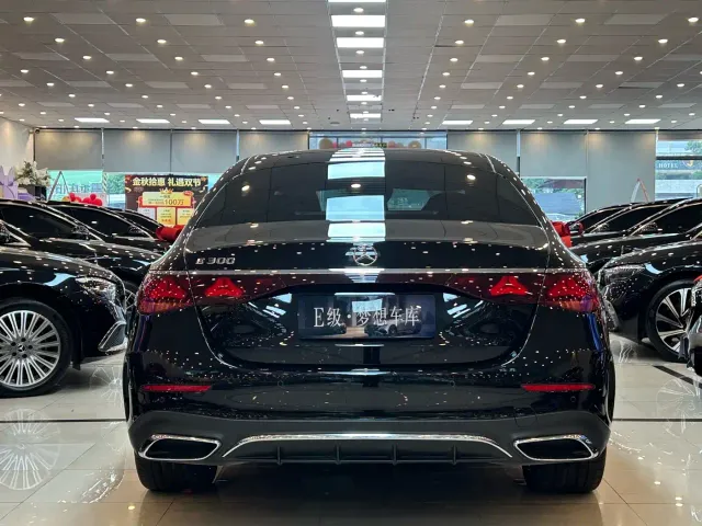 Mercedes-Benz E-Class — Фото автомобиля 4