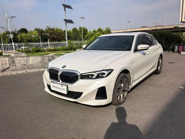 Фотография автомобиля — BMW i3