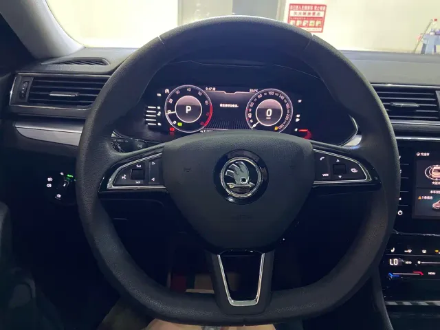 Skoda Superb — Фото автомобиля 18