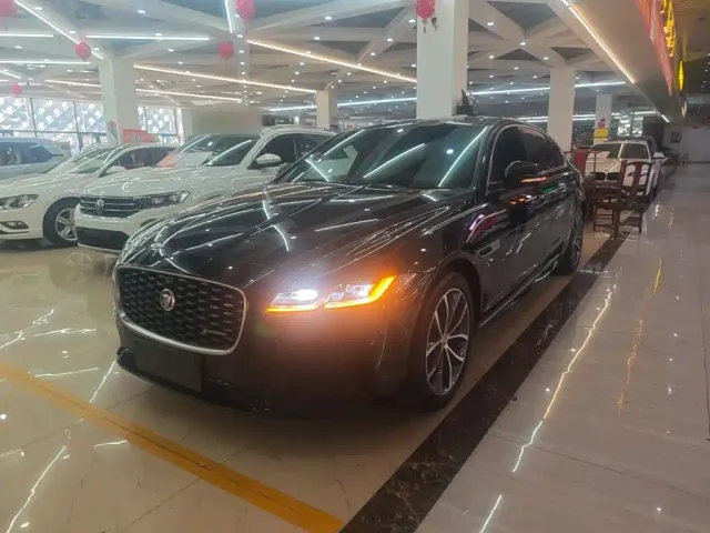 Фотография автомобиля — Jaguar XFL