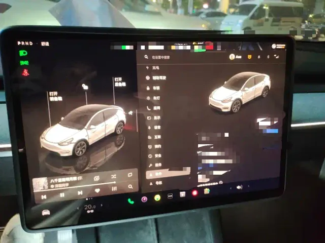 Tesla Model Y — Фото автомобиля 14