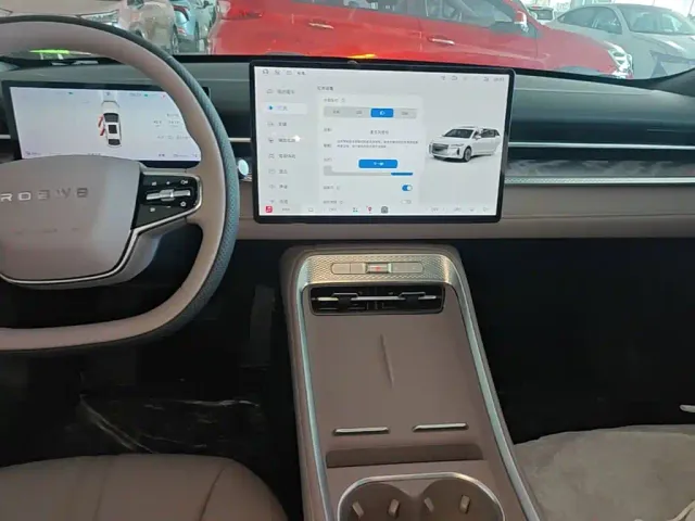 Roewe M7 DMH — Фото автомобиля 12