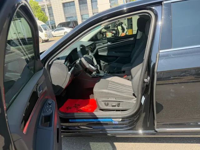 Volkswagen Passat — Фото автомобиля 4