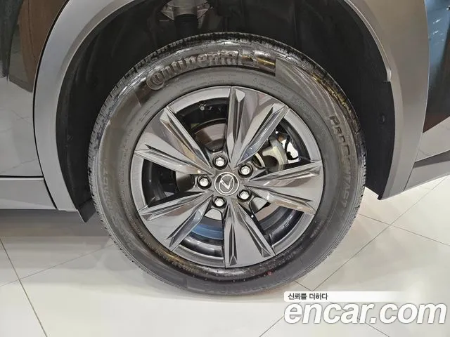 Lexus UX UX300h — Фото автомобиля 7