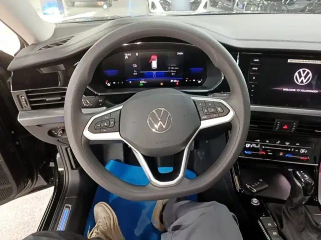 Volkswagen Passat — Фото автомобиля 10
