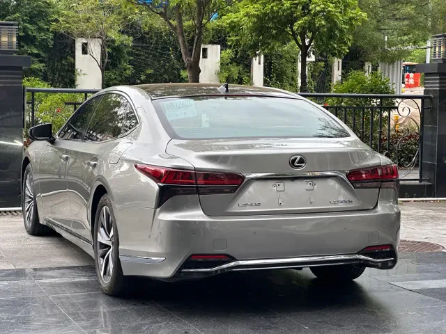 Lexus LS — Фото автомобиля 15