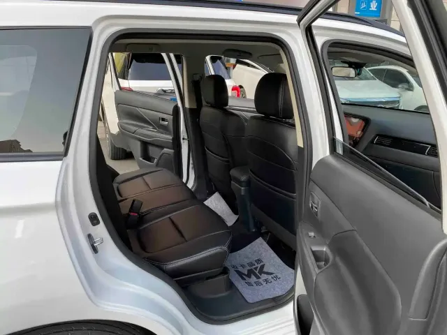Mitsubishi Outlander — Фото автомобиля 9