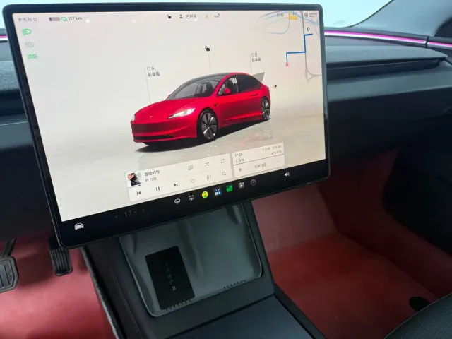 Tesla Model 3 — Фото автомобиля 7