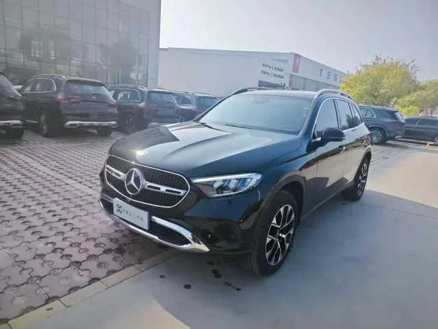Фотография автомобиля — Mercedes-Benz GLC-Class