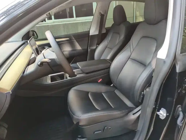 Tesla Model Y 2022 Facelift Rear-Wheel Drive Version — Фото автомобиля 14