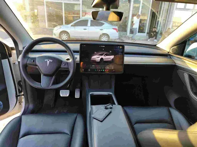 Tesla Model Y — Фото автомобиля 5