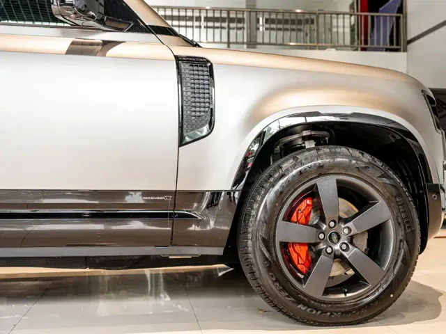 Land Rover Defender — Фото автомобиля 5