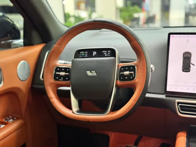 Li Auto L8 — Фото автомобиля 5