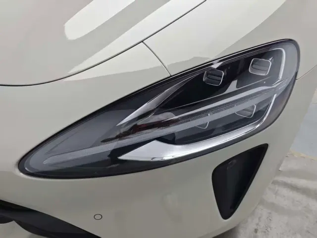 Xiaomi SU7 — Фото автомобиля 8