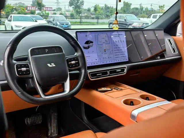 Li Auto L6 — Фото автомобиля 5