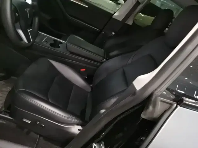 Tesla Model Y — Фото автомобиля 14
