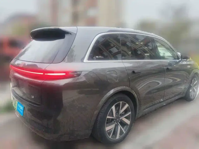 Li Auto L8 — Фото автомобиля 5