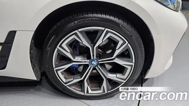 BMW i4 — Фото автомобиля 6